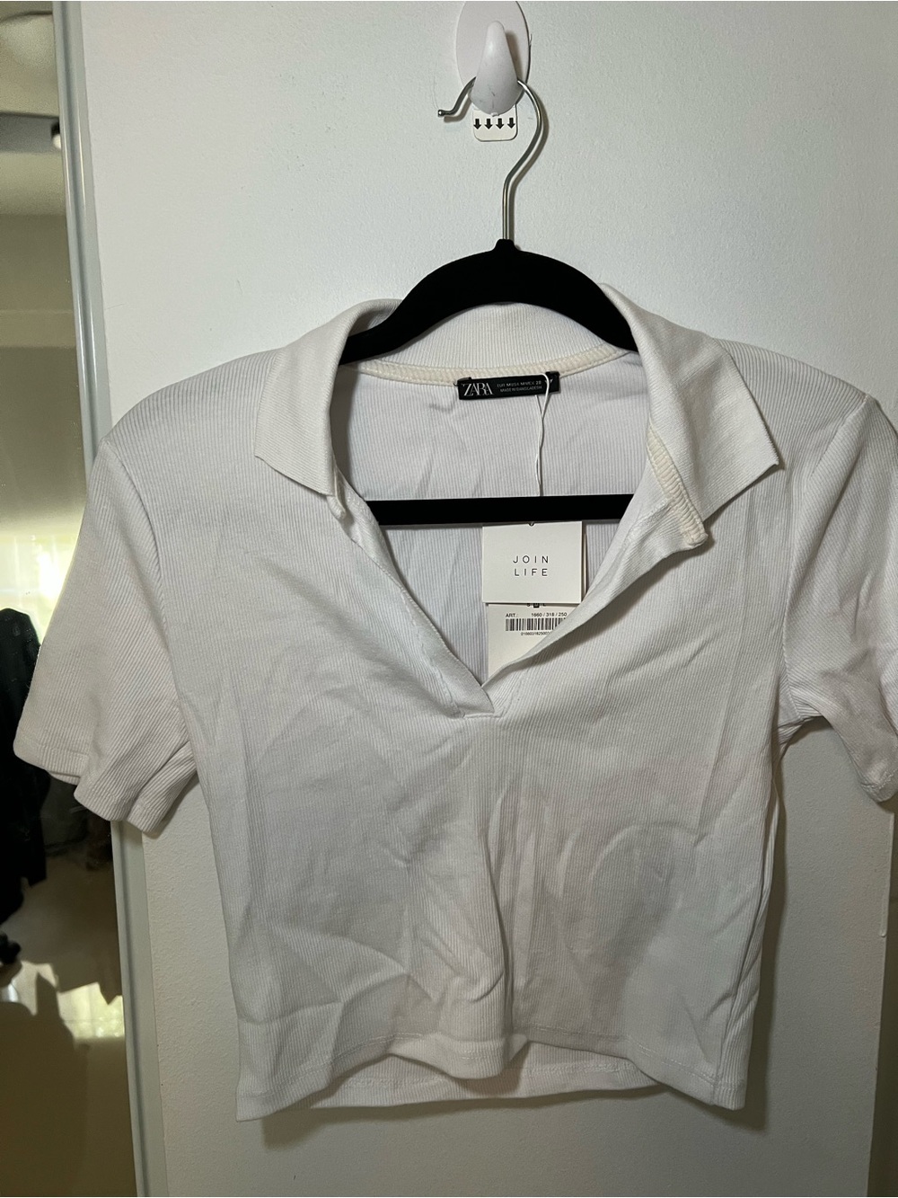 Zara White Ribbed Polo Crop with Open V Collar